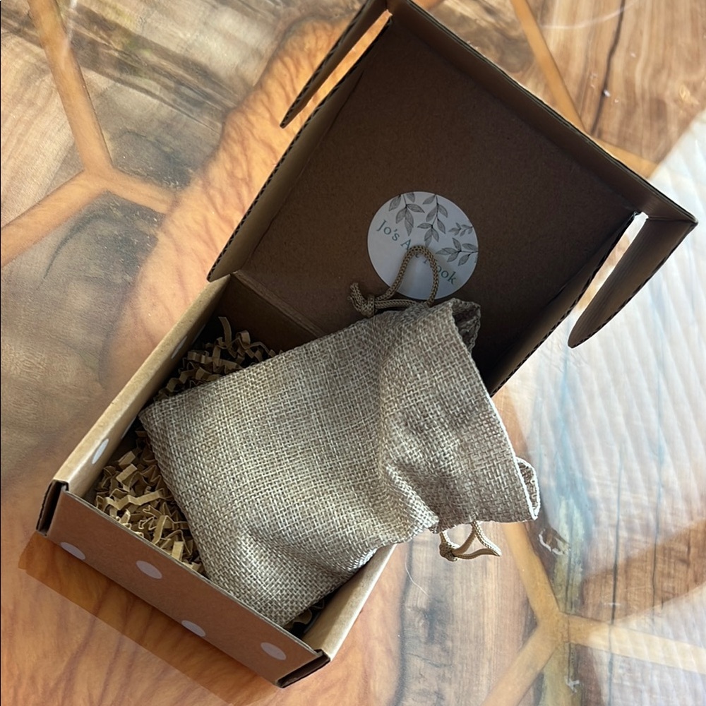 Chic Silver Pendant with Navy Stone